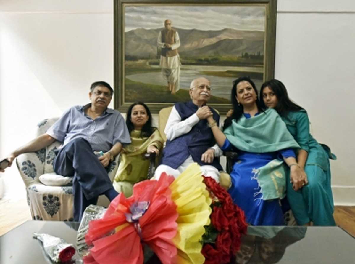 राम मंदिर रथयात्रा से भारत रत्न तक, ऐसा रहा लालकृष्ण आडवाणी का राजनीतिक सफर राम मंदिर रथयात्रा से भारत रत्न तक, ऐसा रहा लालकृष्ण आडवाणी का राजनीतिक सफर